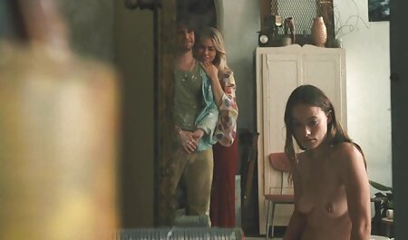 एक नग्न लड़की उसकी पीठ पर झूठ बोल रही है सेक्सी फिल्म फुल एचडी फिल्म और बंद सेट.